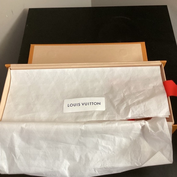 LOUIS VUITTON TISSUE PAPER & EMPTY BOX - Picture 2 of 3